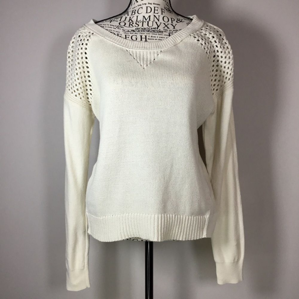 Cream knit cotton blend sweater hole pattern at shoulder preppy casual size M